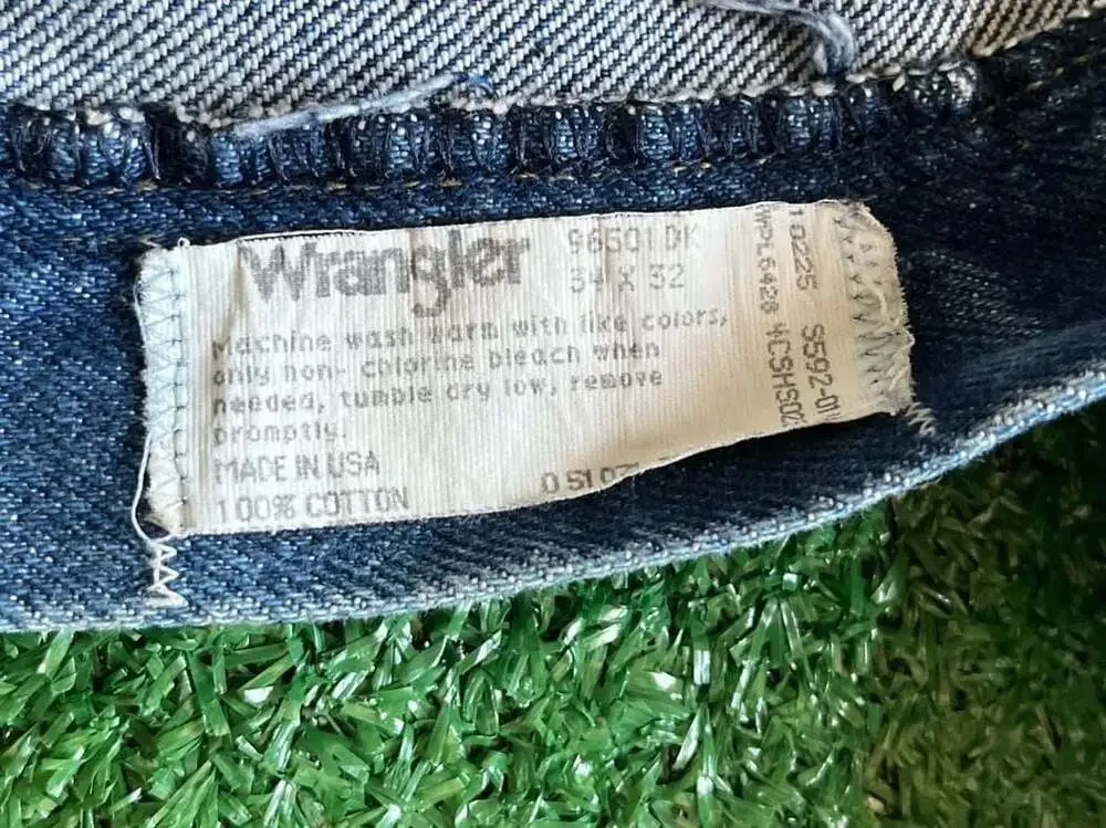 Vintage 90s Wrangler Made in USA 96501 Straight Leg Denim Jeans 34x32